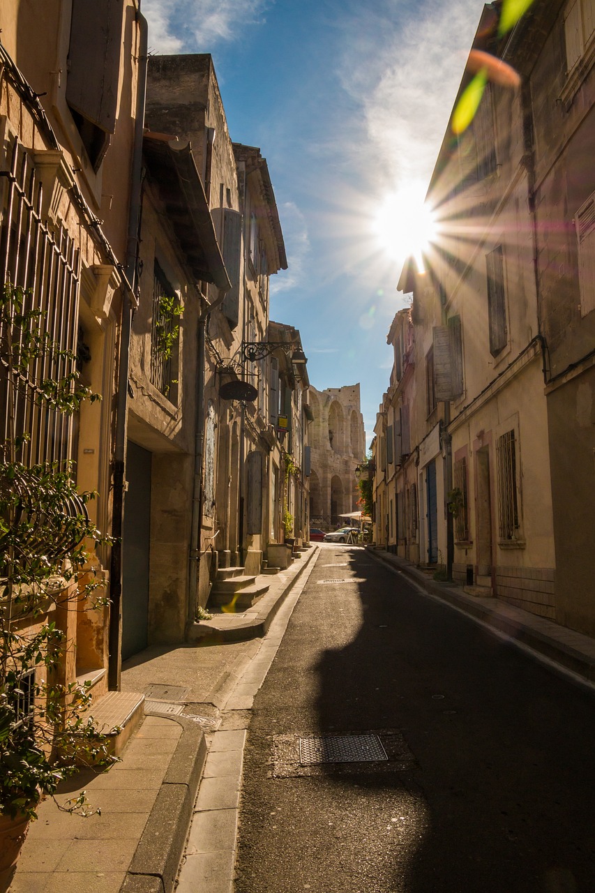 Quels sont les incontournables à découvrir lors de votre visite à Arles ?